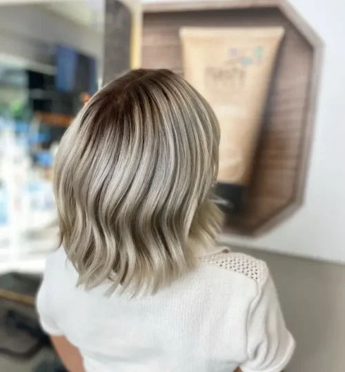 Natürliches Balayage in Blond mit weichen Übergängen und gesundem Glanz – gestylt bei Moderno Coiffeur.